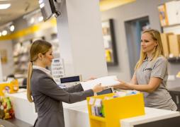 Opening hours extended in 54 more post offices across Latvia to deliver items before Christmas