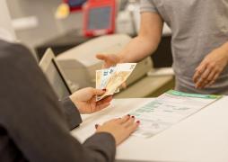 Latvijas Pasts aicina klientus skaidru naudu sūtīt ar ātro un drošo naudas pārveduma pakalpojumu
