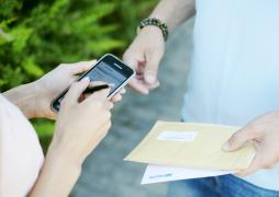 Latvijas Pasts digitalizē sūtījumu saņemšanas reģistrāciju – vairāk nekā 1300 pastnieku aprīko ar mobilajām ierīcēm 