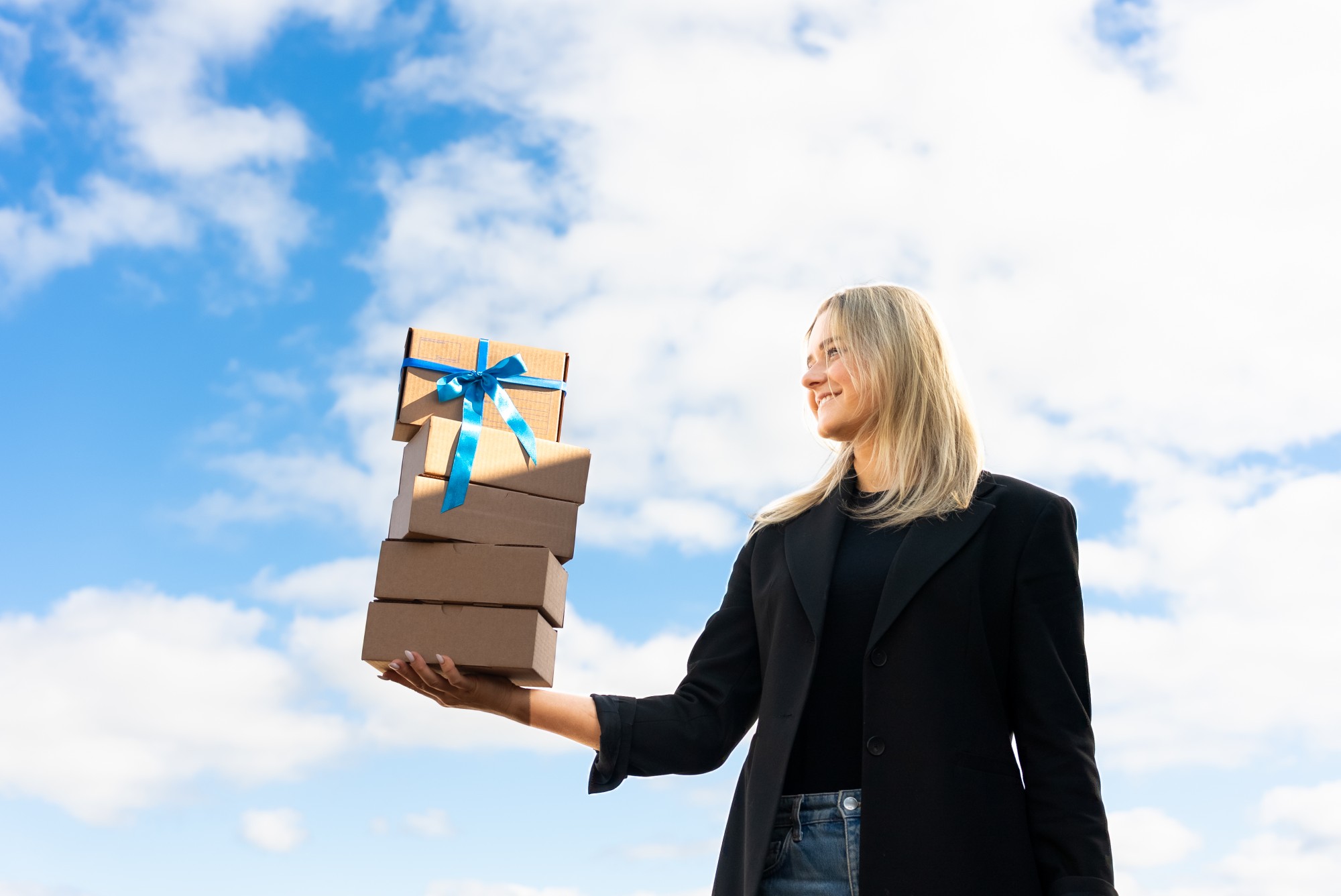 Klients nodalā ar kastītēm