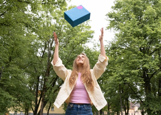 JP-44 Sieviete ar kastīti